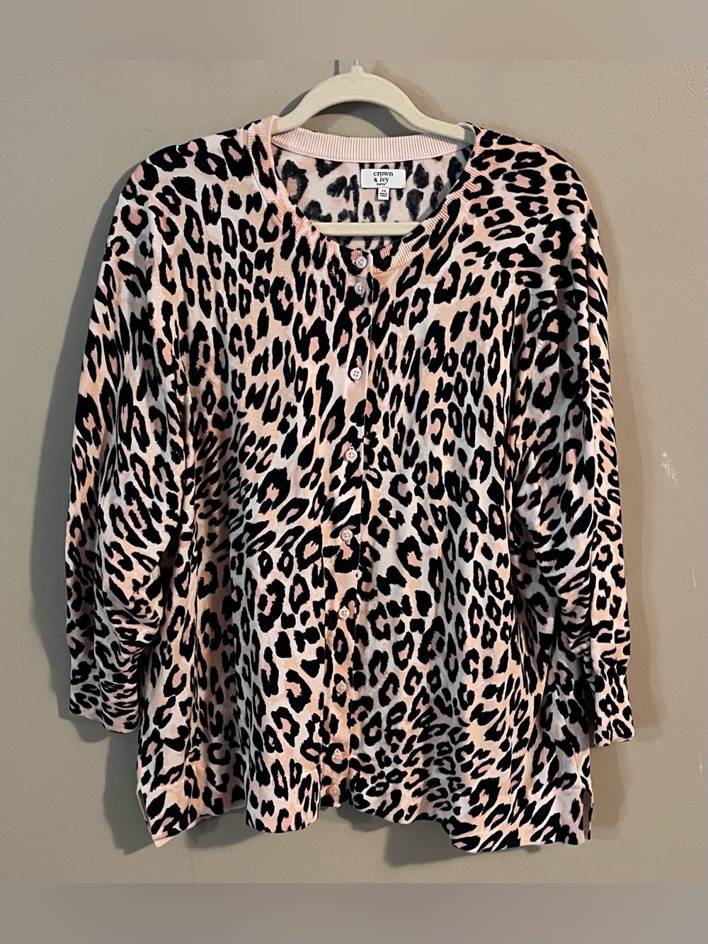 $6❤️Bundled Crown & Ivy Cardigan Sweater